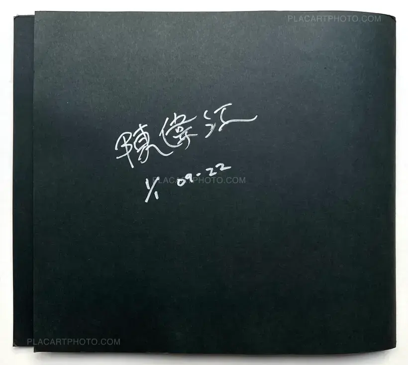 Chan Wai Kwong – UNTITLED (09-22 Black cover. Unique book with prints)